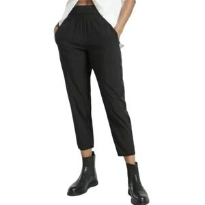 SOLD❌Athleta // Nolita Tapered Leg Crop // Size 2